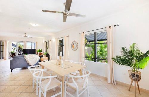 Rapid Creek Apartment | Palm Tree Paradise near Nightcliff with Pool