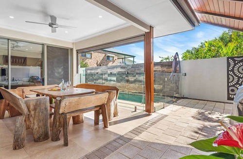 Scarborough House | Palmtree Paradise with a pool and double lock up garage
