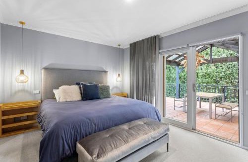 Mount Eliza House | Palmyra Villa - Pool & Spa, Steps to Village