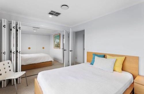 Mount Eliza House | Palmyra Villa - Pool & Spa, Steps to Village