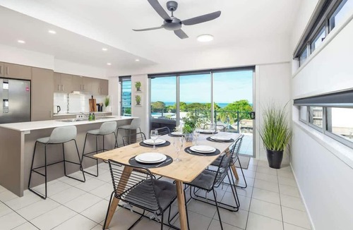 Cairns Apartment | Panorama Cairns—City & Coastal Views with Pool