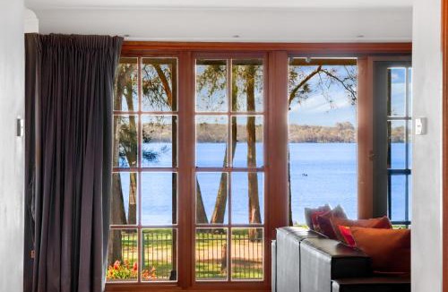 Charmhaven House | Panorama Shores