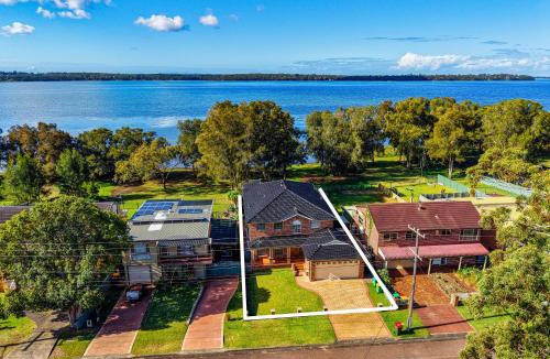 Charmhaven House | Panorama Shores