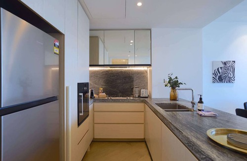 Melbourne Apartment | Panoramic City & Bay Views: Luxury Fawkner Stay