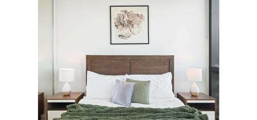 Docklands Apartment | Panoramic City Docklands 2BR Luxury With Pool Gym Parking