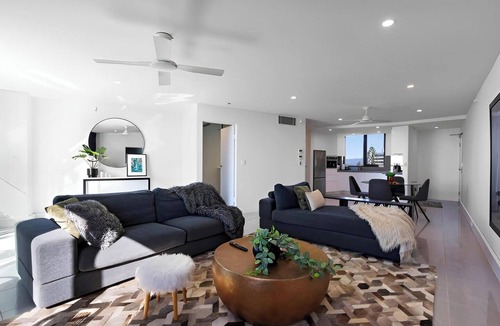 Surfers Paradise Apartment | Panoramic Oceanview @ Surfers Paradise - Close to everything!