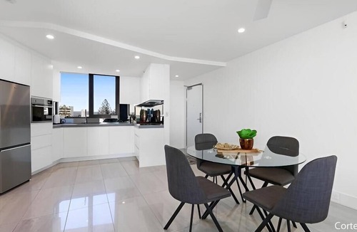 Surfers Paradise Apartment | Panoramic Oceanview @ Surfers Paradise - Close to everything!