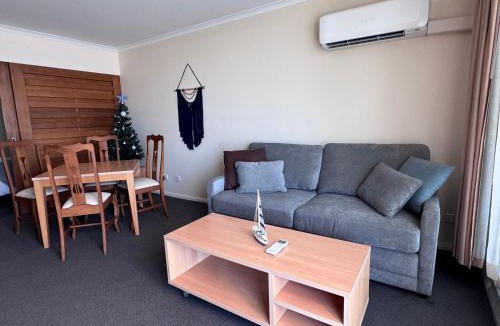 The Entrance Apartment | Panoramic oceanview room at the Oaks waterfront resort