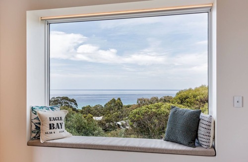 Eagle Bay House | PANORAMIC VISTAS OF THE PRISTINE COASTLINE & TURQUOISE WATERS OF EAGLE BAY.