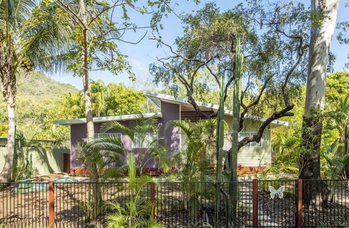 Horseshoe Bay House | Papillon Bleu