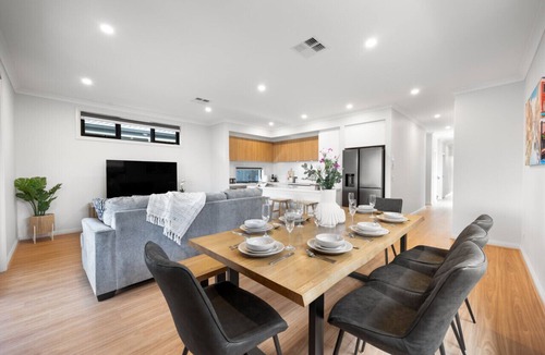Aldinga Beach House | Paradise Palms—Modern Coastal Escape with Backyard