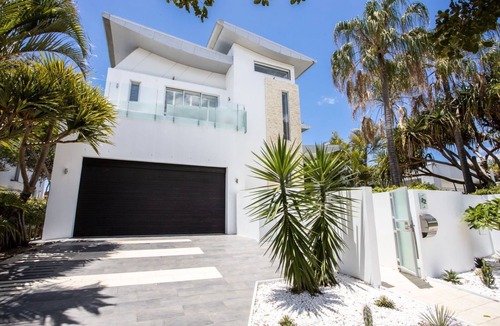 Kingscliff House | Paralian Beach House- 4Bed beachfront home with ocean view and Saunas