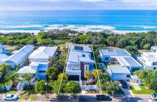 Kingscliff House | Paralian Beach House- 4Bed beachfront home with ocean view and Saunas
