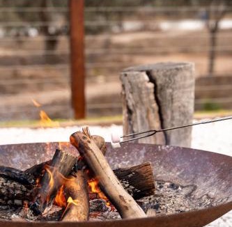 Overland Corner Apartment | Parcoola Retreats Private Riverfront Escape with Outdoor Bath