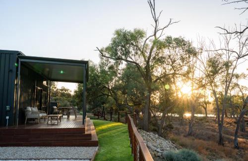 Overland Corner Apartment | Parcoola Retreats Private Riverfront Escape with Outdoor Bath
