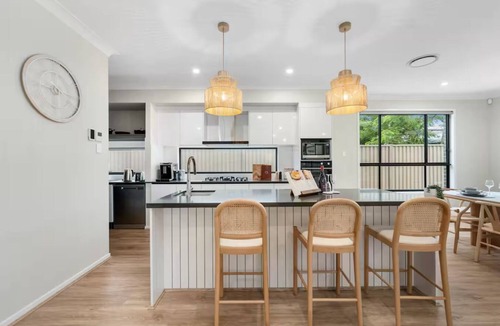 Clontarf House | PAREA | Designer Beachside Villa Spa & PoolTable