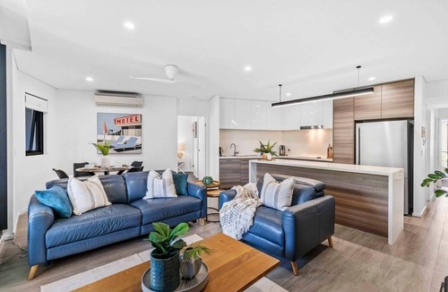 Greenslopes Apartment | Park View Retreat -Pool - 2 min Walk Stones Corner