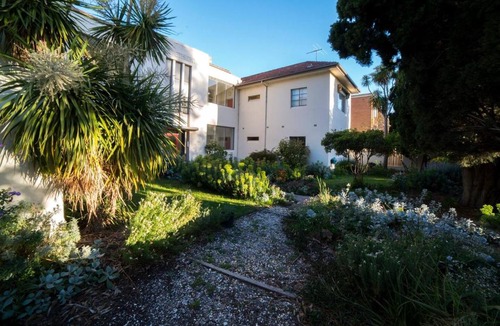 Parkville Apartment | Parkside Hideaway - Beautiful Art Deco Design