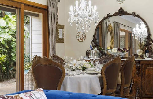 Montville House | Parkview Cottage - Stunning Home, Walking Distance to Montville Village