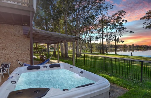 Buff Point House | Parkway Lakehouse Buff Point