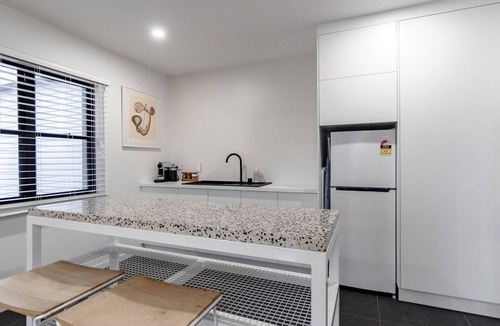 Bundaberg North Apartment | Parrots Nest - 1 Bedroom Apartment