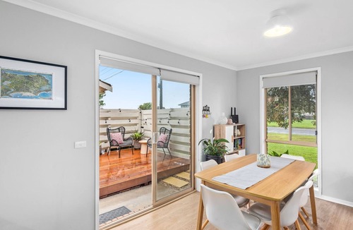 Portarlington House | Parrwang Rest - Renovated cosy unit in a Serene Location.