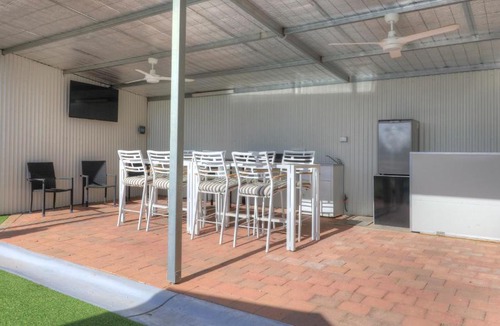 Swan Hill Hotel | Paruna Motel
