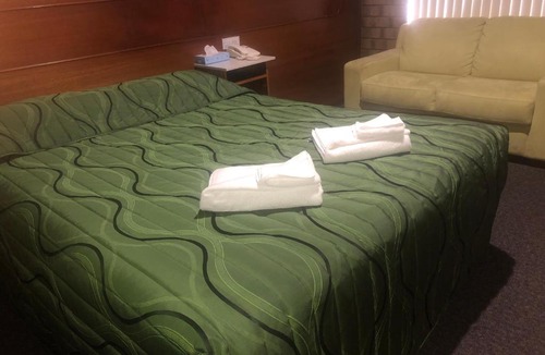 Pooraka Hotel | Pavlos Motel
