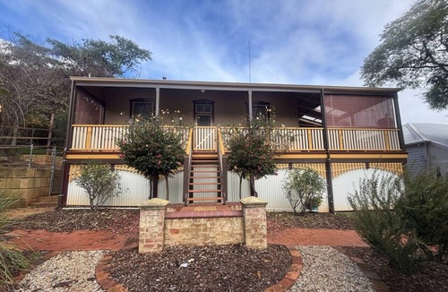 Bridgetown House | Pawfect Retreat – Luxe Dog Stay, Walk to Town