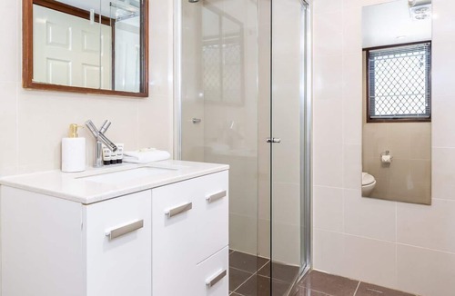 Braddon Apartment | Peaceful 1-Bed by City Centre with Secure Parking