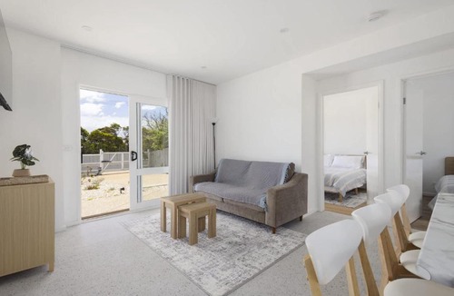 McCrae Apartment | Peaceful 2-Bed Apartment in Coastal McCrae