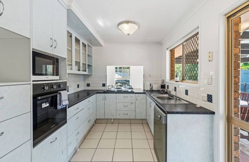 Rochedale South House | Peaceful 3BR Family Home in Rochedale South
