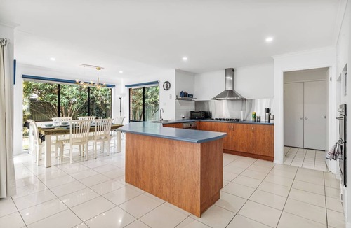 Forest Lake House | Peaceful 4BR Retreat in Leafy Forest Lake Setting