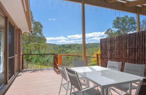Wonga Park House | Peaceful Bushland Retreat with Treetop Hills Views