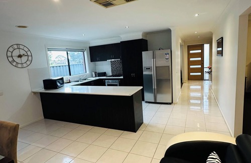 Cranbourne West House | Peaceful corner retreat|Park Side | 3 Bed, 2 Bath