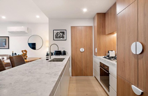 West Melbourne Apartment | Peaceful Escape with King Bed, Parking and Walk to CBD!