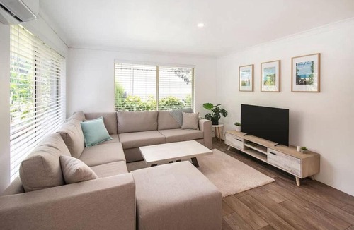 Dunsborough House | Peaceful Garden Hideaway - Swim, Hike and Unwind
