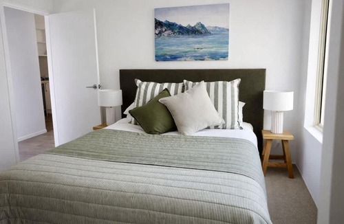 Dunsborough House | Peaceful Garden Hideaway - Swim, Hike and Unwind