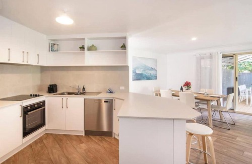 Dunsborough House | Peaceful Garden Hideaway - Swim, Hike and Unwind