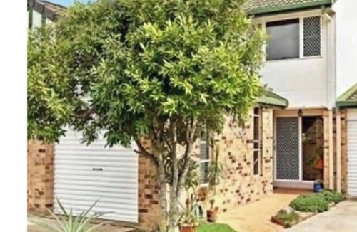 Taigum House | Peaceful home surrounded by trees near Westfield