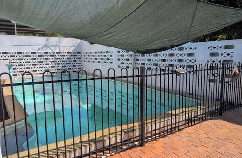 Upper Mount Gravatt Apartment | Peaceful, Pool, LowTox, B'fast included, Yoga Yard