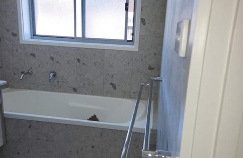 Wright House | Peaceful Property in Wright, Perfect for Business trips and other