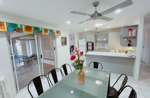 Hillcrest House | Peaceful, Relaxing Getaway 5 Bedroom House With Spa