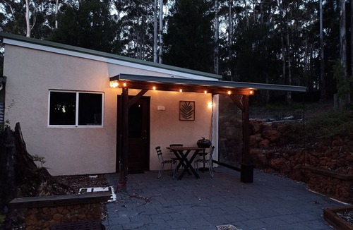 Kentdale Apartment | Peaceful relaxing Getaway in Karri Forest bordering a Nature Reserve.