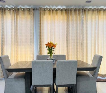 Manor Lakes House | Peaceful Stay