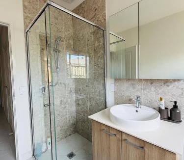 Manor Lakes House | Peaceful Stay