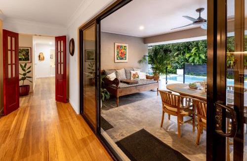 Coolum Beach House | Peaceful Tropical Oasis Central Coolum Beach Dog friendly