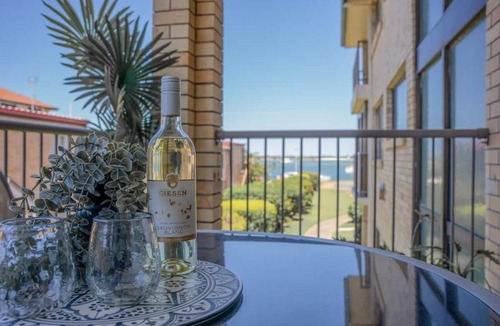 Labrador Apartment | Peaceful Waterfront Apartment - Sandy Inlet Views