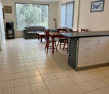 Kingscote Apartment | Peaches