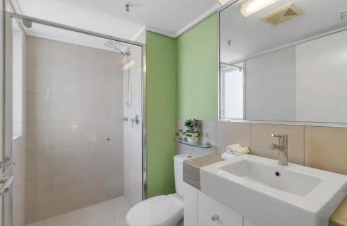 Cairns Central Business District Hotel | Peak Studio - Highview Haven across Shopping Centre